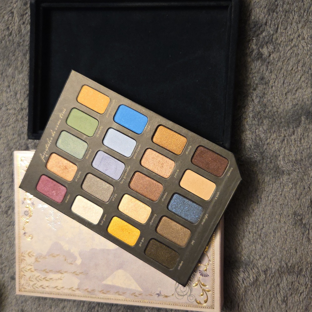 Disney Pricesss Storybook Eyeshadow Pallets - Picture 4 of 13